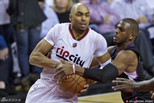 凭借冷静的 凭借冷静的