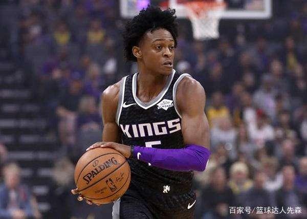 足球场上的 足球场上的