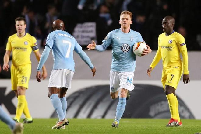 赛场上力挽 赛场上力挽