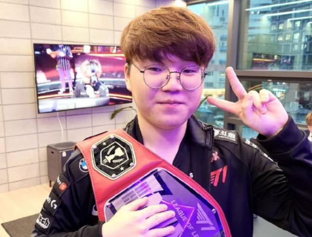 伴随他走过 伴随他走过