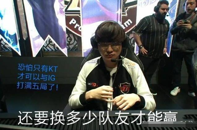 邱彪手握争
